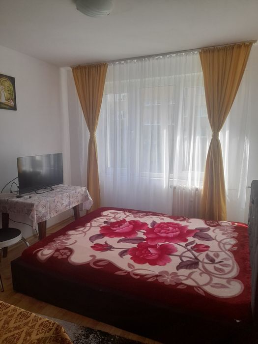 Închiriez apartament cu 4 Camere
