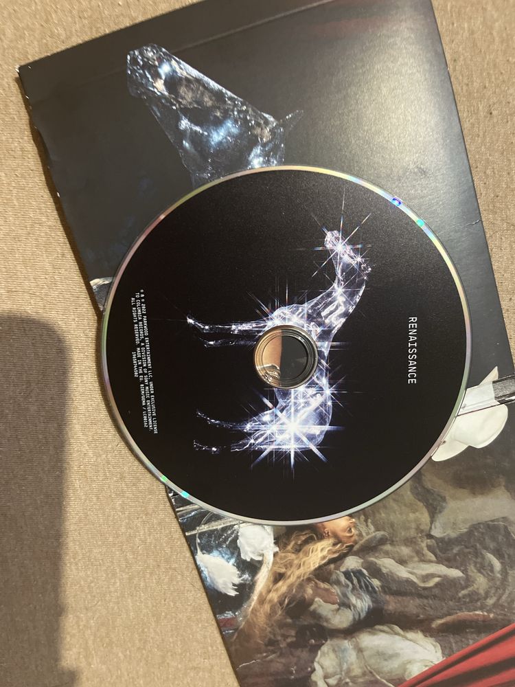 Beyonce албум на диск CD - Rennessance + книжка с visuals и снимки