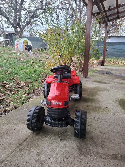 Tractor cu pedale si remorcă