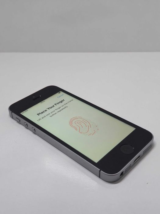 iPhone SE 16GB Перфектен