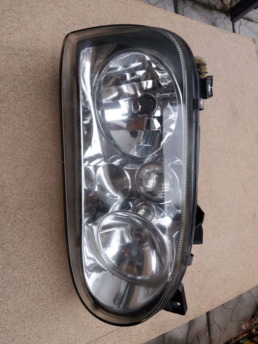 Продаётся тюнинговая передняя правая фара для А/М Гольф3