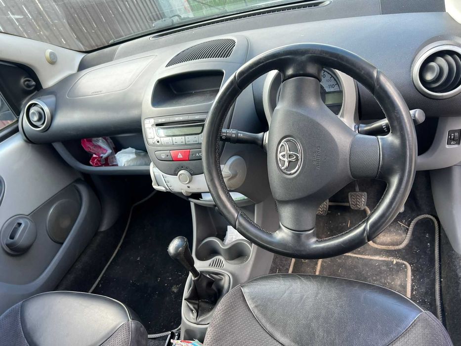 Dezmembrez toyota Aygo 2009 motor 1.0 benzina