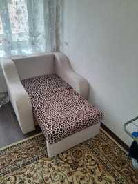 Продам диван с кресло -кроватью в хорошем состояний