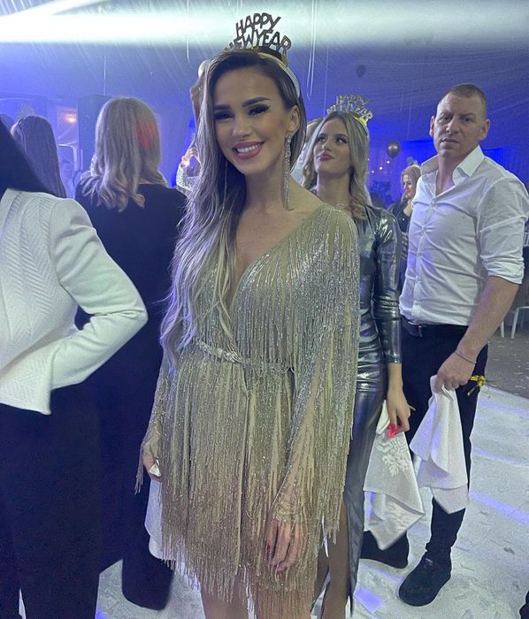 Vand rochii karen milen si asos noi