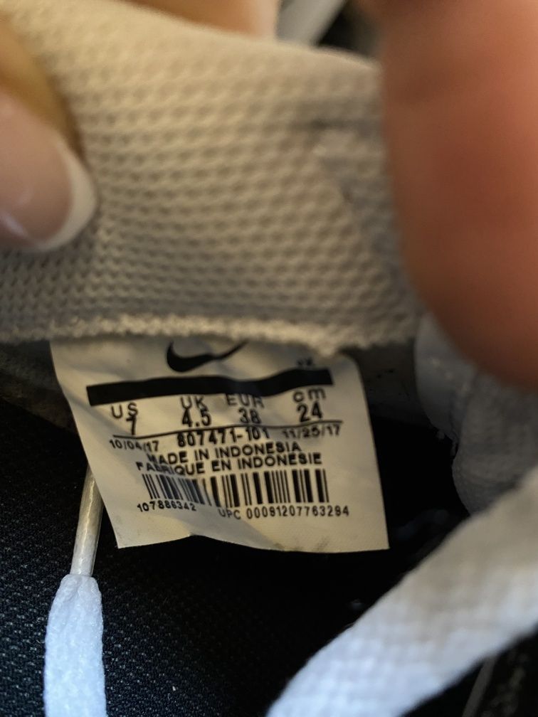 Nike Cortez 38 бял и черен