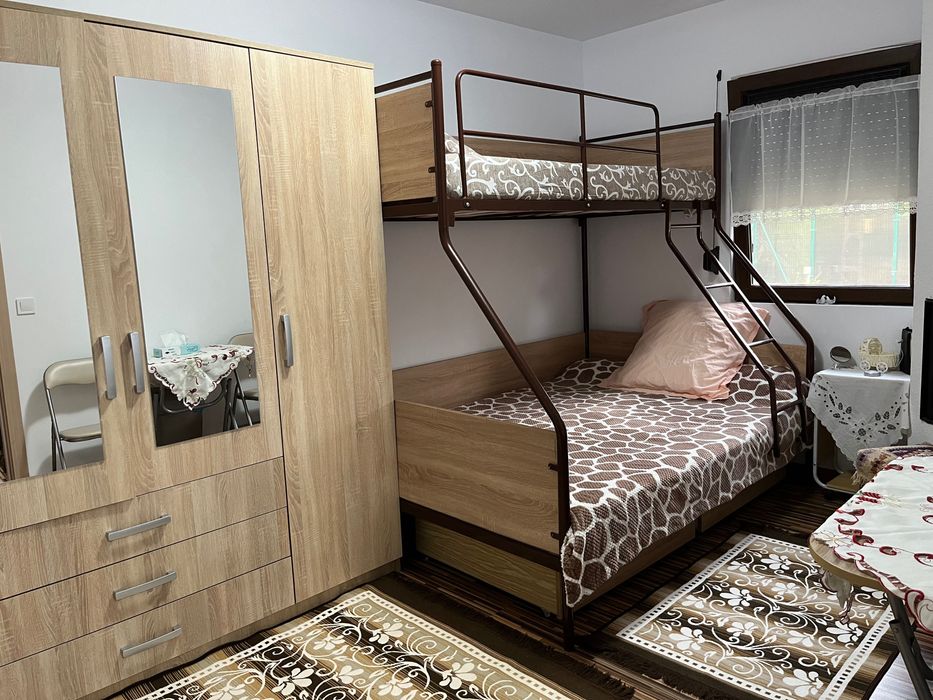 Vând casă la munte cu teren 3000mp