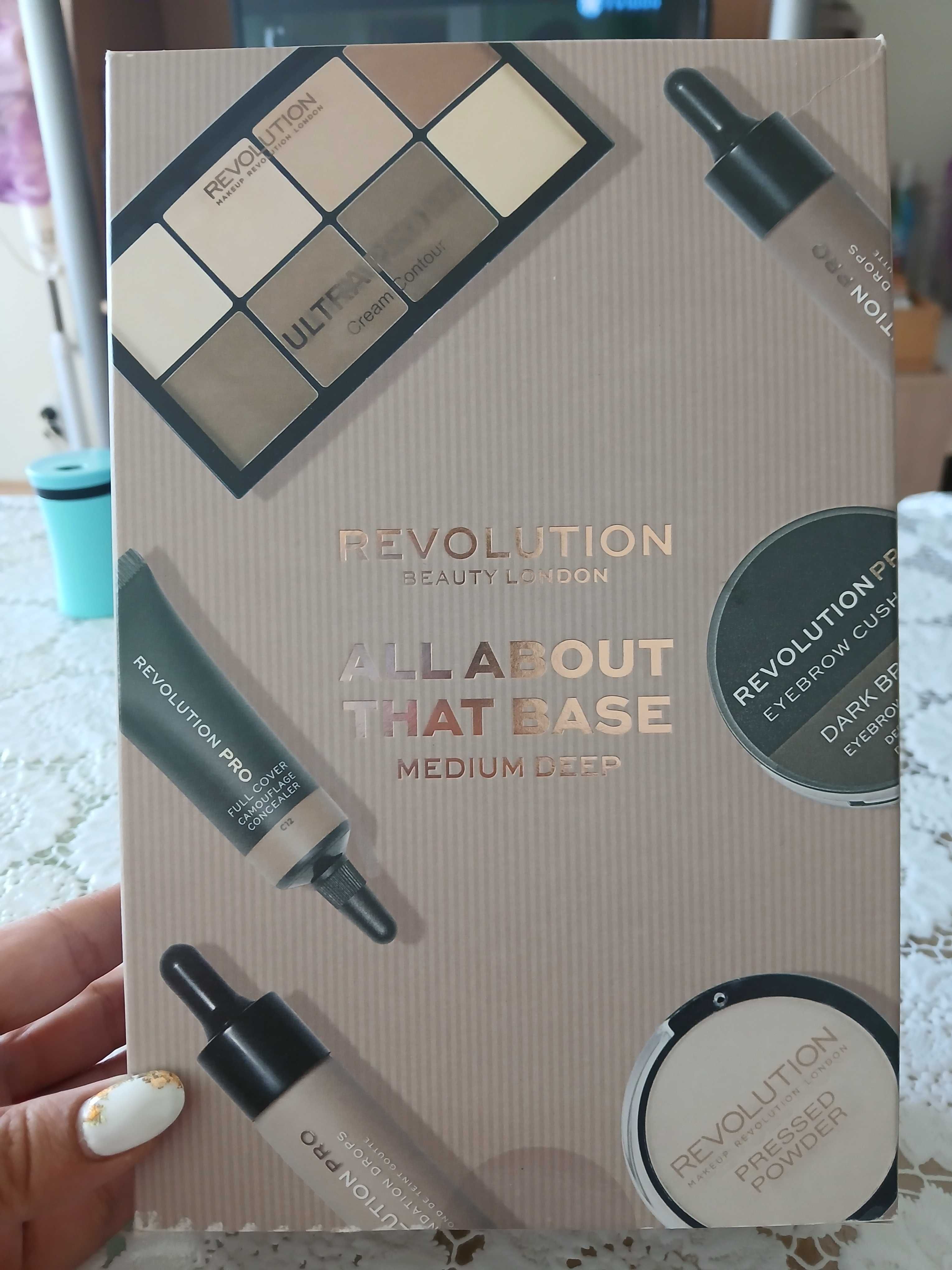 Подаръчен комплект Makeup Revolution All about that base-Medium deep