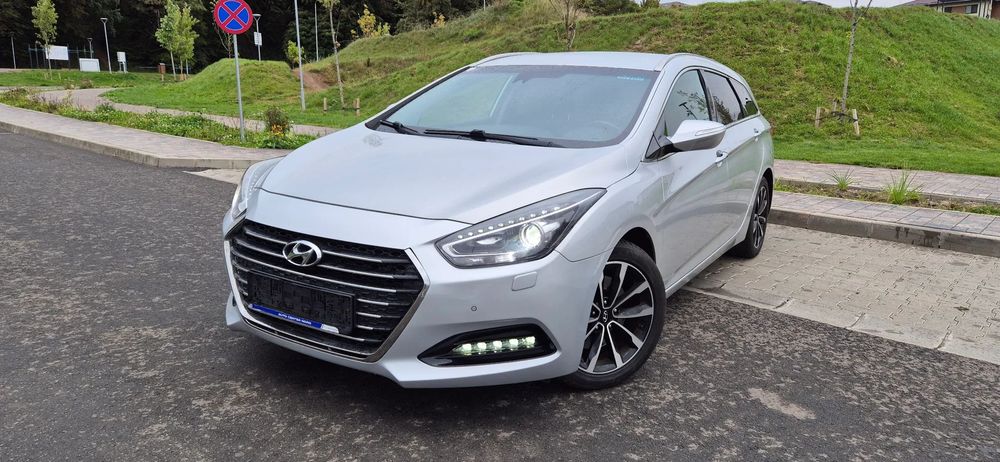 Hyundai i40 1.7CRDi 141cp Automat 7+1 Viteze Navigatie Camere fata/spate Bi-Xenon
