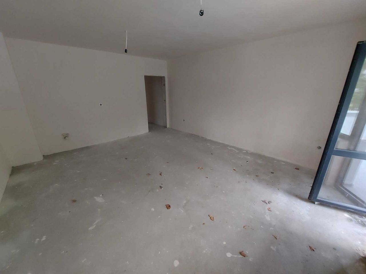 Продава се Двустаен апартамент в Търговище, Запад 2 - 88 кв.м за 811 €/кв.м - Снимка #7
