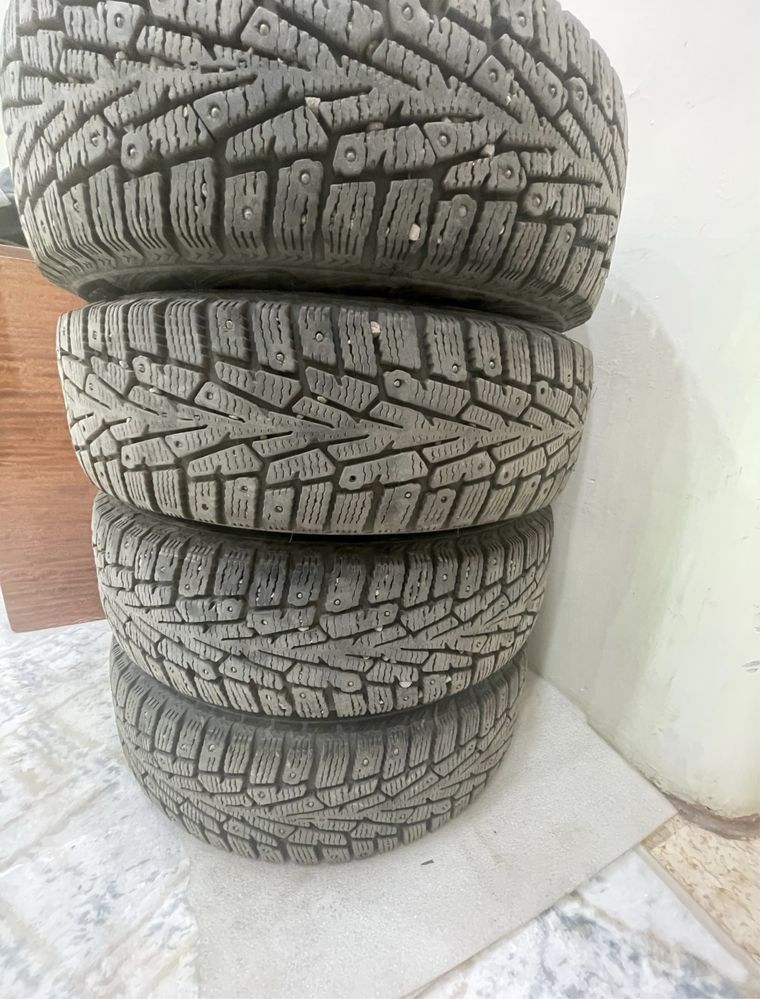 Срочно продам зимние шины с дисками в отличном состояний