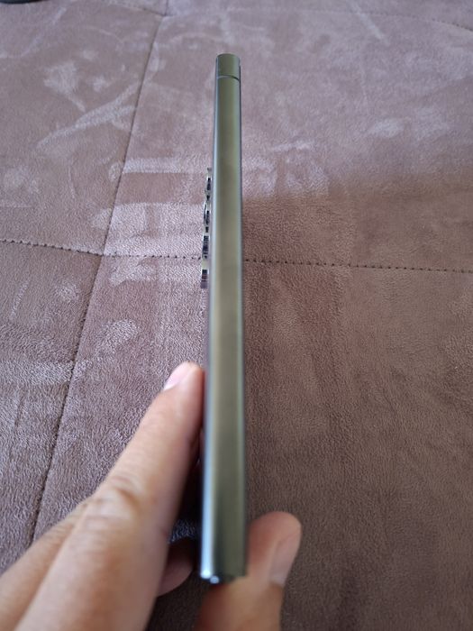 Като НОВ!! Samsung S24 Ultra + 45W зарядно и 7 калъфа