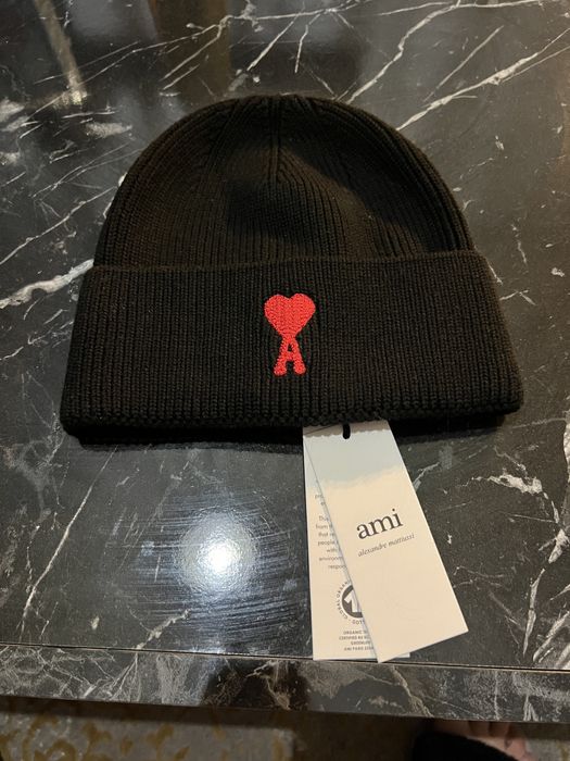 Vand caciula Ami Paris