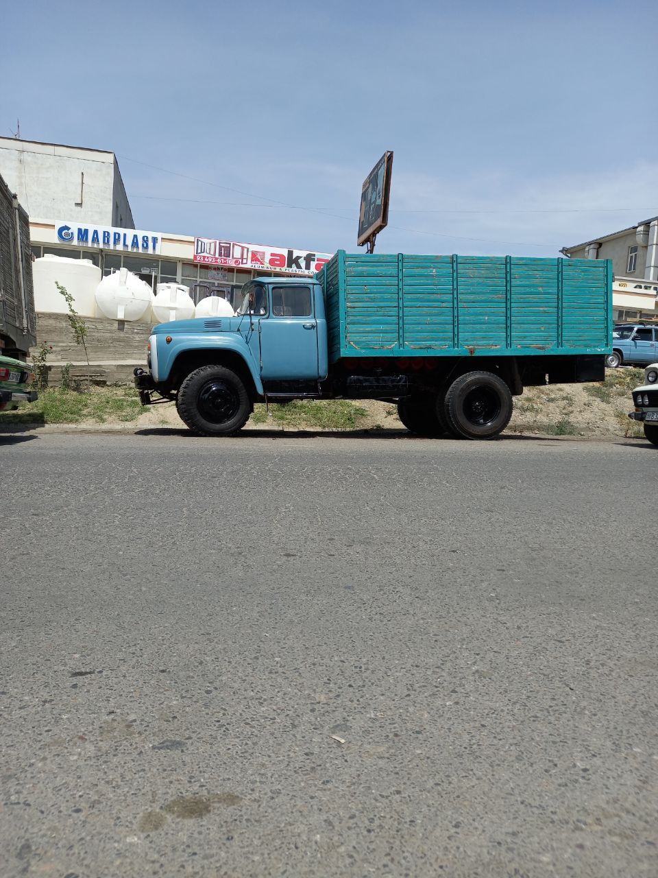 Zil130g sotiladi