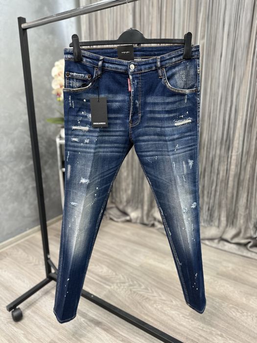 Blugi Dsquared2.  vin în mărimile 50L, 52XL, 54XXL, 56-3XL, și 58-4XL.