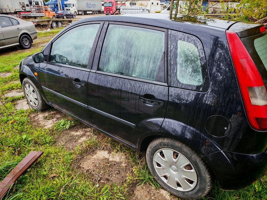Vând Ford Fiesta