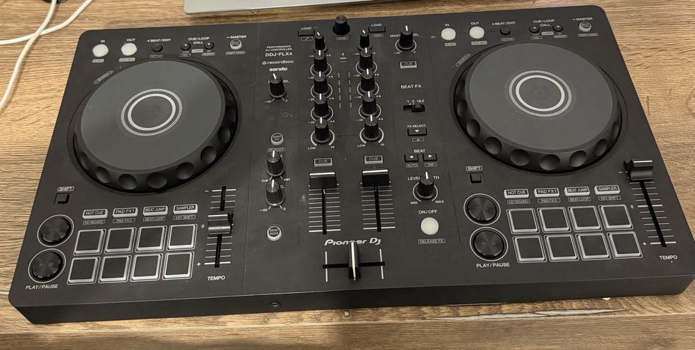 Consola mixer DDJ FLX4