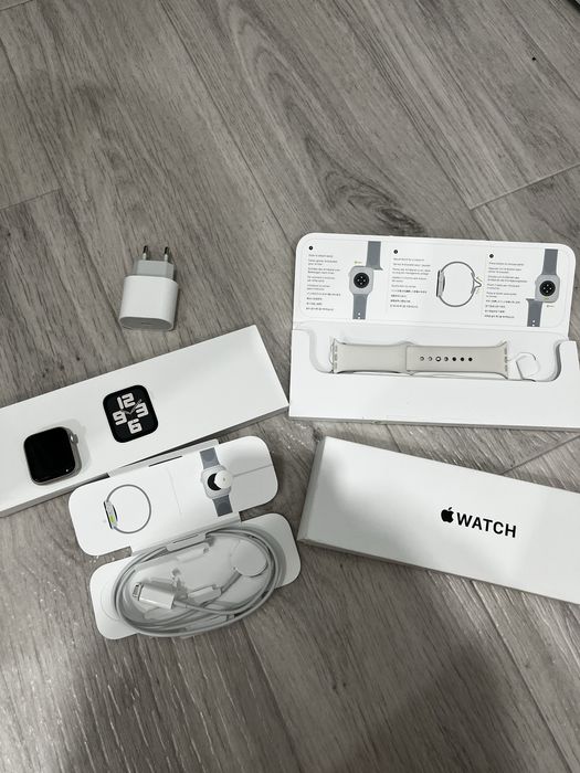 Продам apple watch se 2, 40 mm