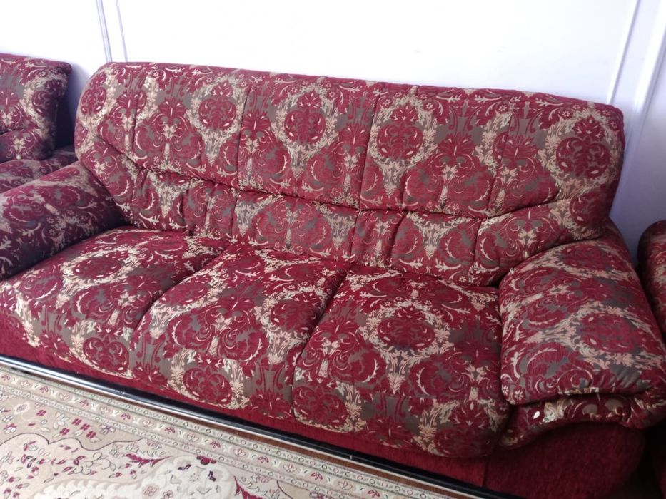 Продам диван с 2 креслами