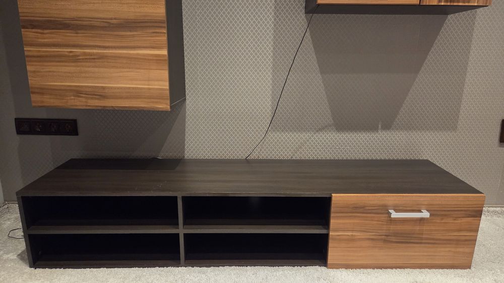 Гардероб, тв шкаф и два стенни шкафа