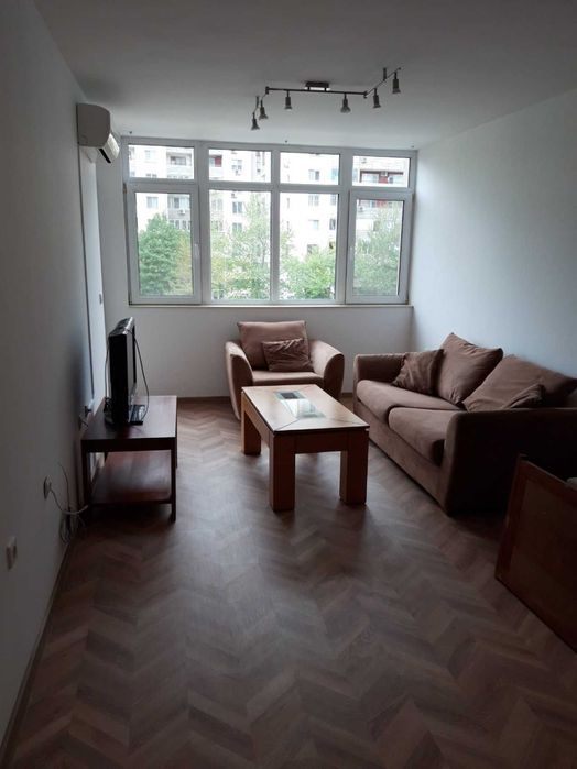 Дава се под наем Двустаен апартамент в Пловдив, Гагарин - 70 кв.м за 275 € - Снимка #1