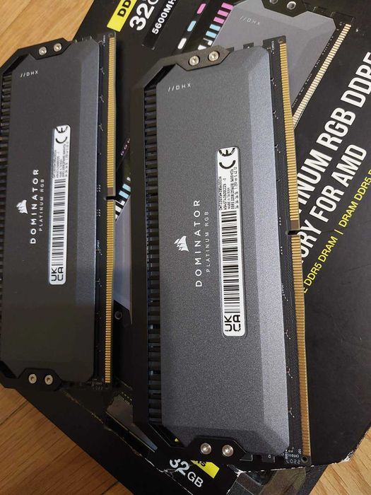 32GB DDR5 Corsair Dominator Platinium RGB - 5600MT/s, CL36 (EXPO, XMP)
