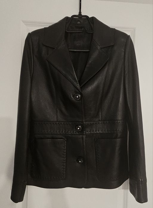 Vând geaca de piele