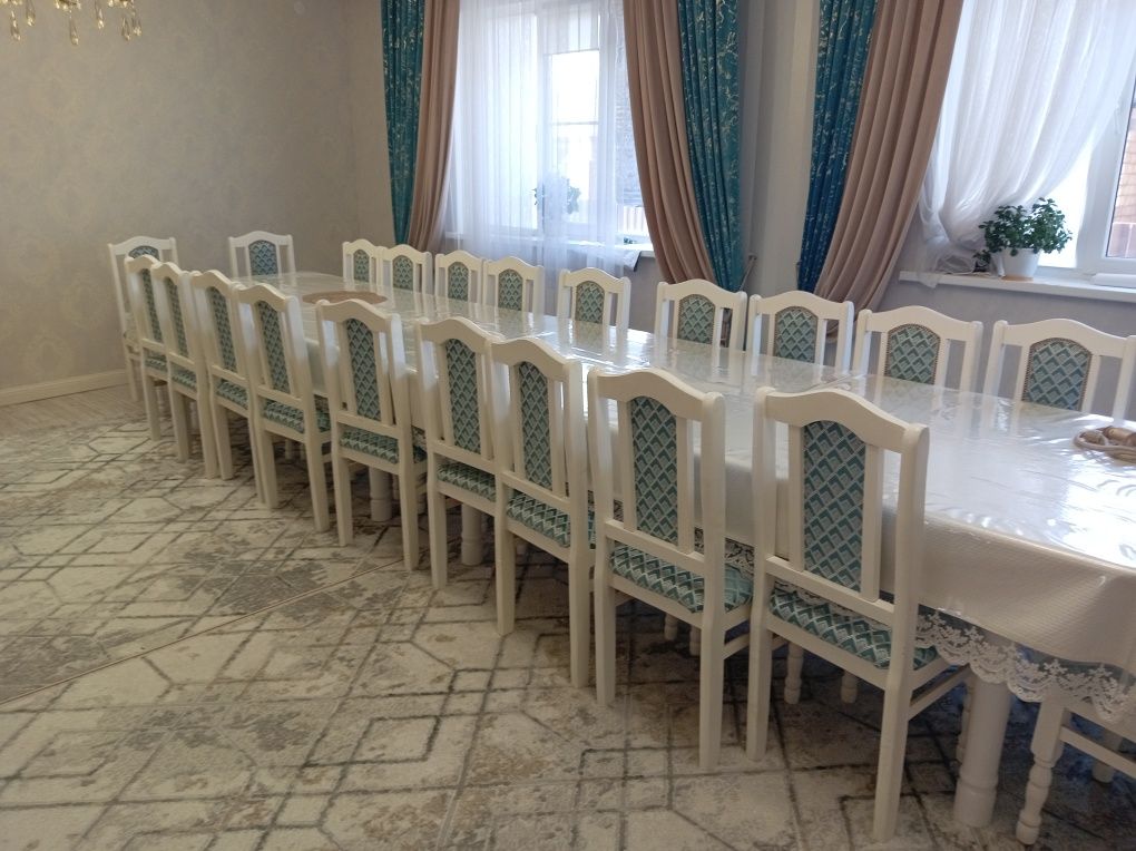 Стол со стульями