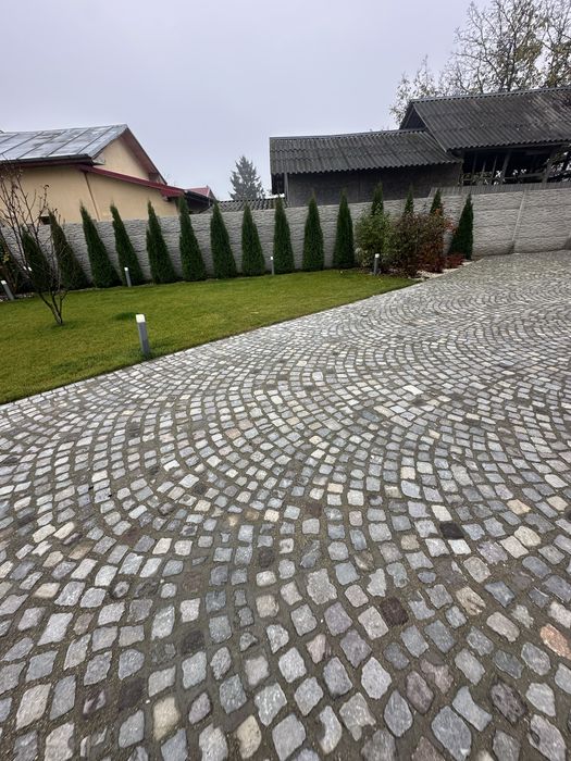 Vând piatră cubică naturală și montez