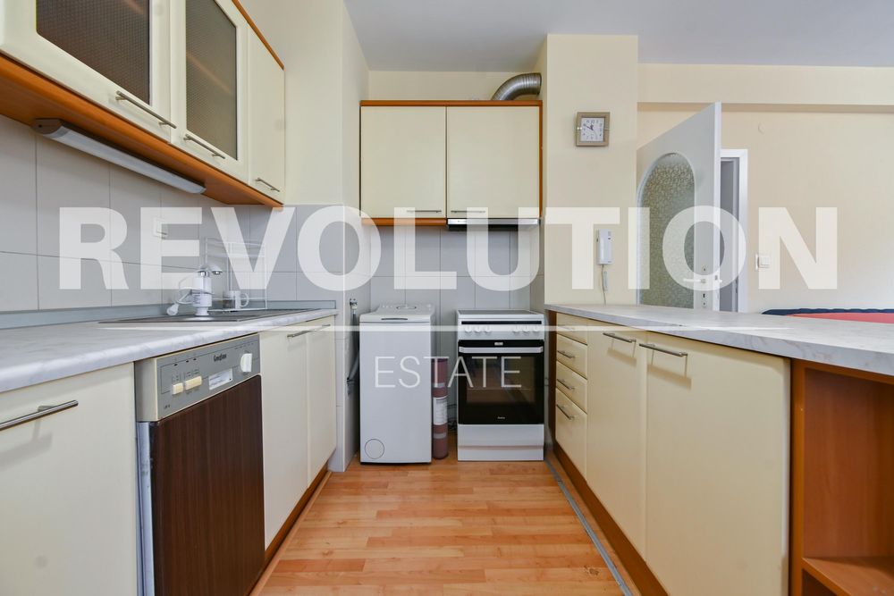 Дава се под наем Двустаен апартамент в София, Център - 60 кв.м за 715 € - Снимка #4