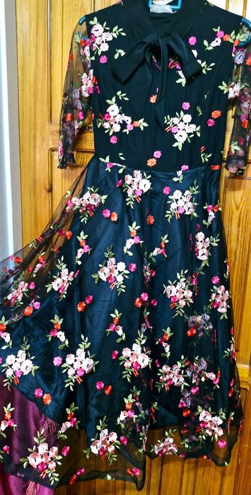 Продам несколько платьев, почти новые, вечерние платья для девушек