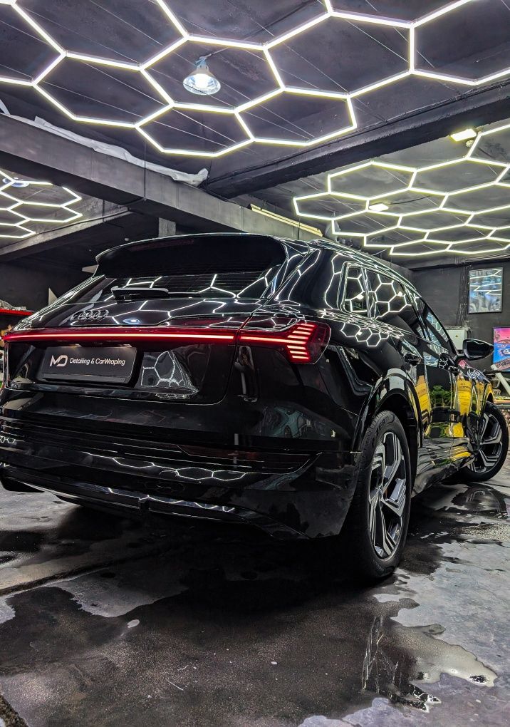 Audi E-tron quattro 50. 2020 г. 54 000 км.