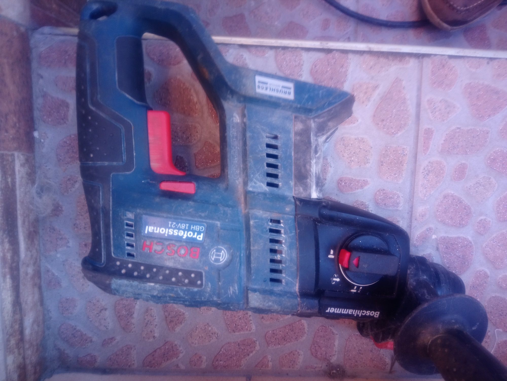 Перфоратор Bosch 18V Li on Безчетков Мотор