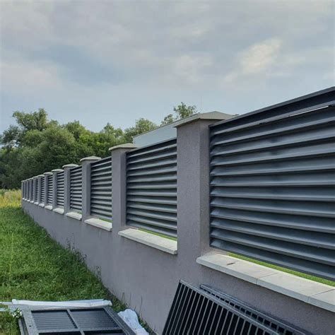 Vand garduri și porți la comanda clientului