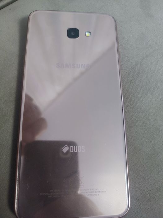 Samsung a32 si Samsung j4+