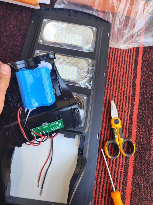 Quyosh nurlari bilan ishlovchi ko‘cha yoritgichlari RKU 100W/150W/200W