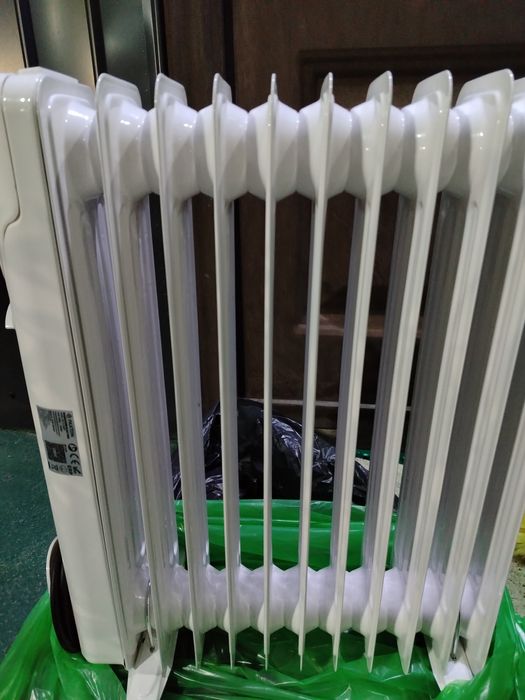 Vînd calorifer electric marca Paxton cu 11 elemenți.