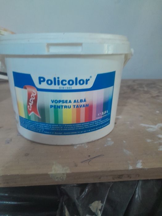 Vând foarte convenabil una găleată 3kg vopsea alba 30 lei