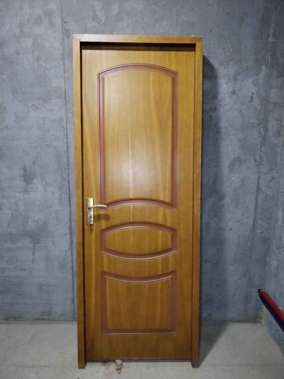 Двер, в хорошем состоянии, eshik yaxshi holatda