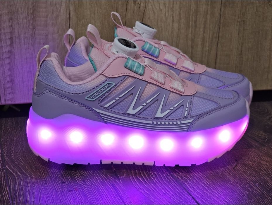 Adidasi cu roti si leduri