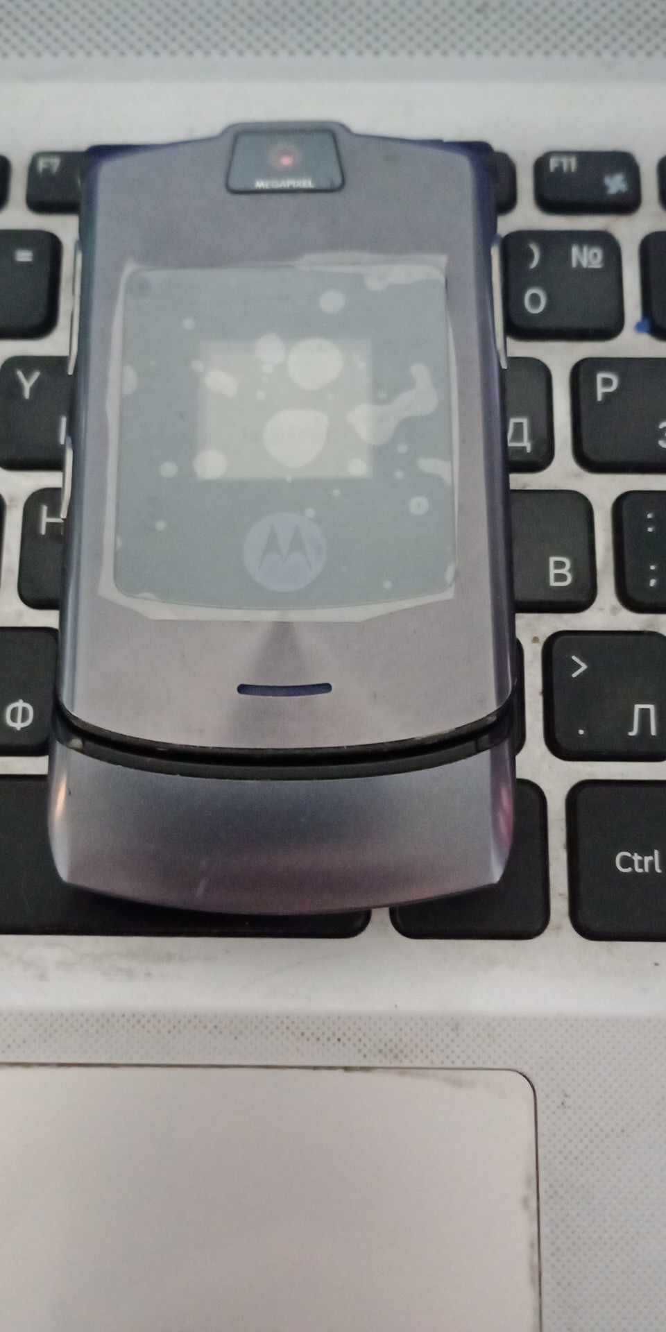 Vand Motorola V3-i in stare f buna- ca NOU