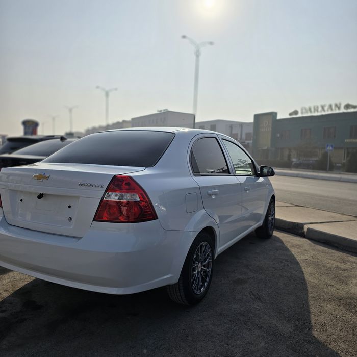 Нексия равон ат сотилади