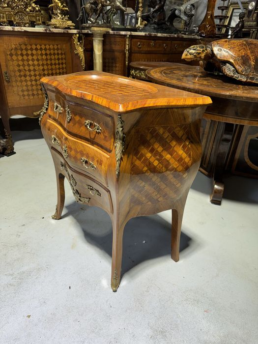 Comodă deosebită din lemn masiv, cu blat rabatabil