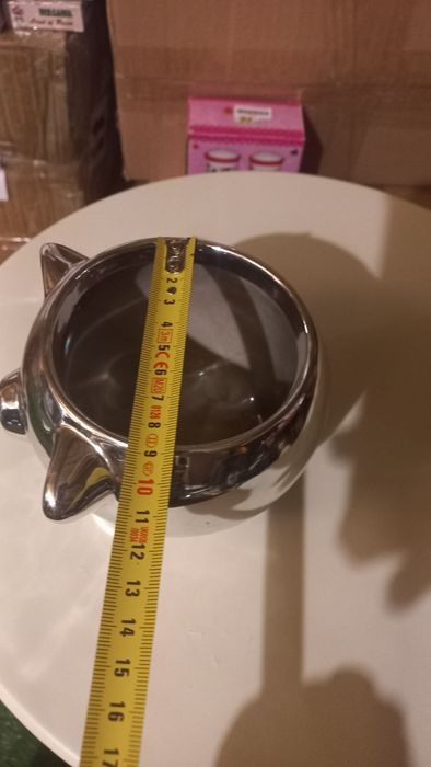 Малка кашпа в форма на прасе