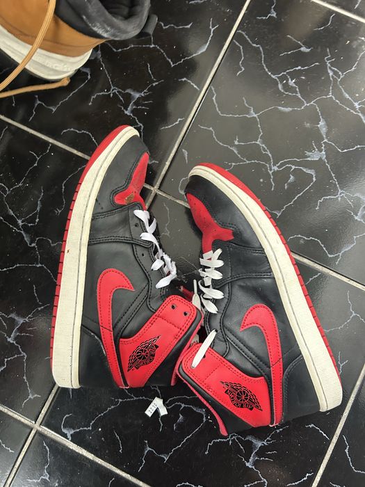 Vand Air jordan 1 mid   marime 42
