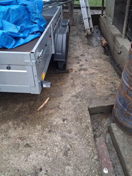 Remorca repo an 2024 are 2 axe cu o lungime de 3 merri cu latime 1.60