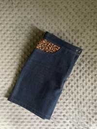 Продаются джинсовые комбинированные шорты (размер S, подходит на М)