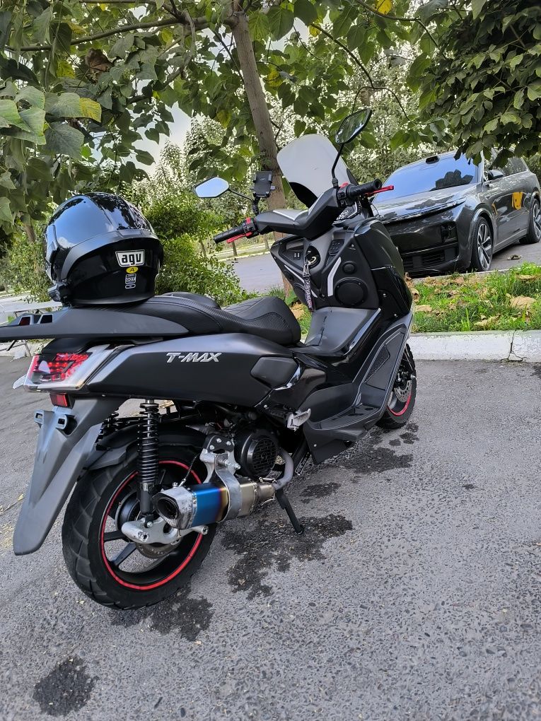 T Max Skuter 150cc