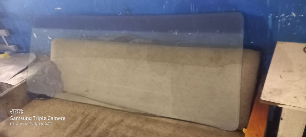 Продам лобовое стекло мерседес 814