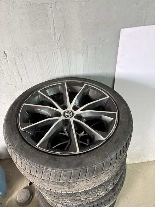 Продам комплект Диски с резинами зима р18 5/114.3