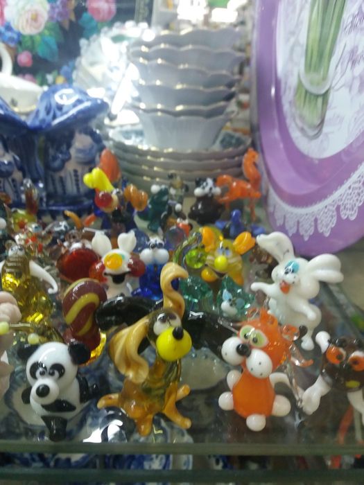 продаются стеклянные фигурки..производитель СанкПитербург..Россия